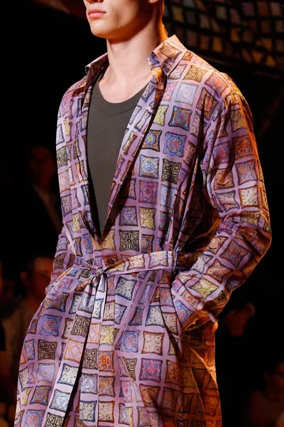 Look 25